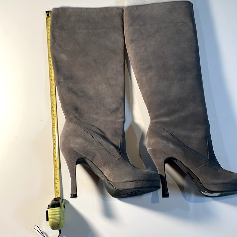 BCBG High Boot Grey Suede NEVER WORN!!! Size 6 1/2 (36 1/2)